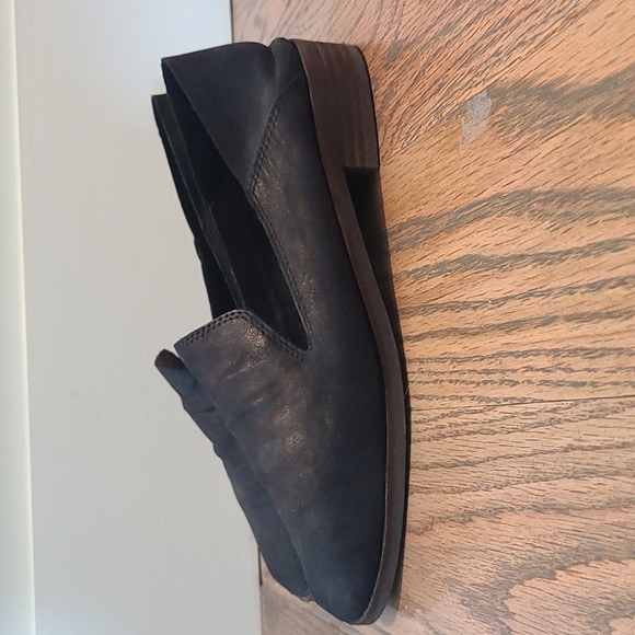 Shoes - Picture 3 of 4